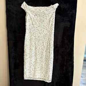 Mid/mini sequin dress